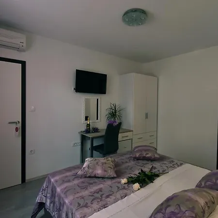 Kuzma And Apartment Split